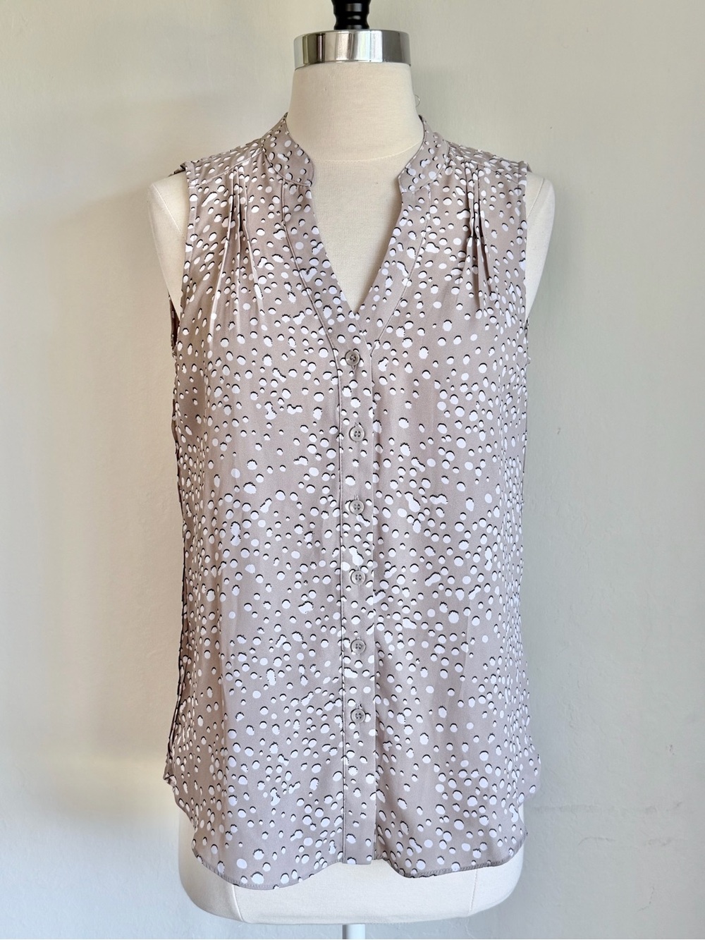 Alfani Sleeveless Taupe Dot Button-Front Blouse Pintuck Details Pleated Back, 2